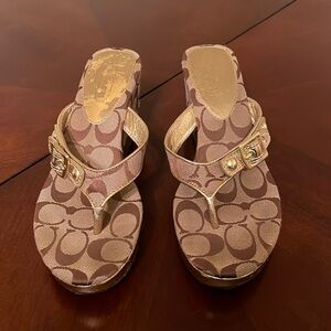 COACH  WEDEG  SANDEL FLIP FLOPs